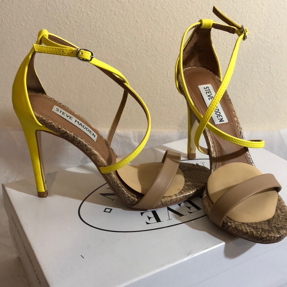 Steve Madden “Feliz”